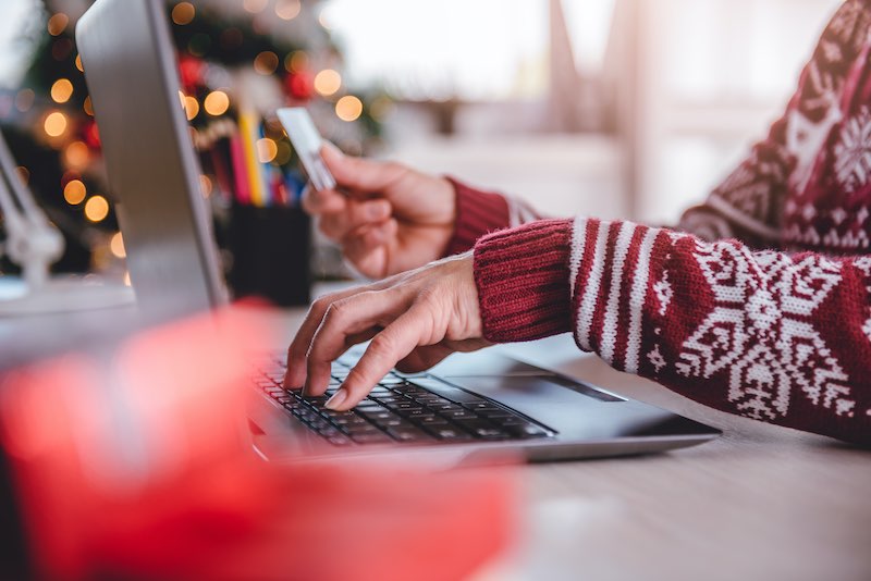 Internet Shopping Cushions Consumer Spending During Lockdown