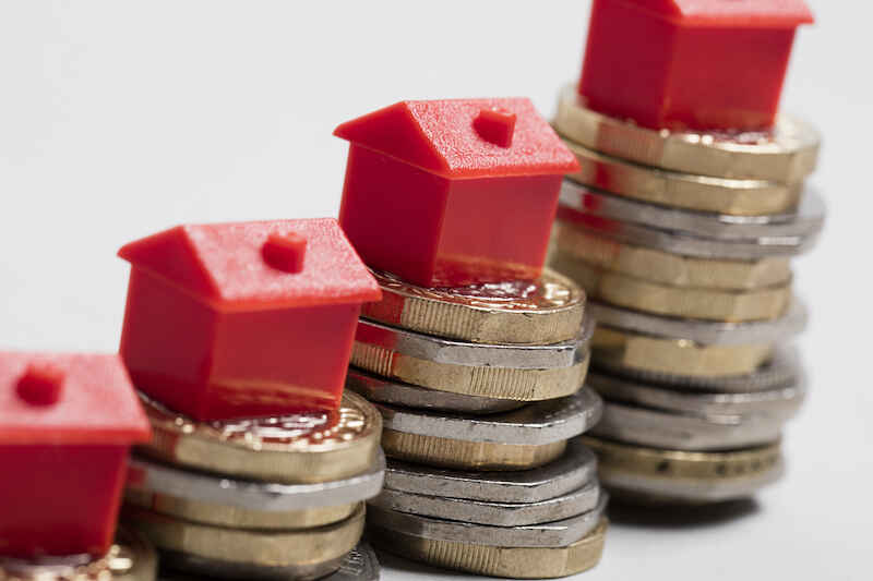 Average Monthly Mortgage Payments Rise by £100 as Interest Rates Jump